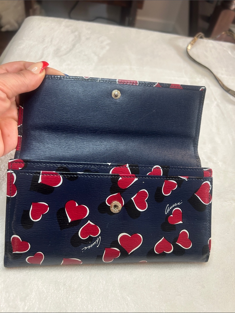 Gucci Navy Wallet LIMITED EDITION with Red Heart Print and Gold Logo NWOT - Picture 5 of 12